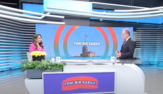 Vahap Seçer Halk TV’de Halk TV’yi eleştirdi: Ekranlarda hep CHP tartışılıyor