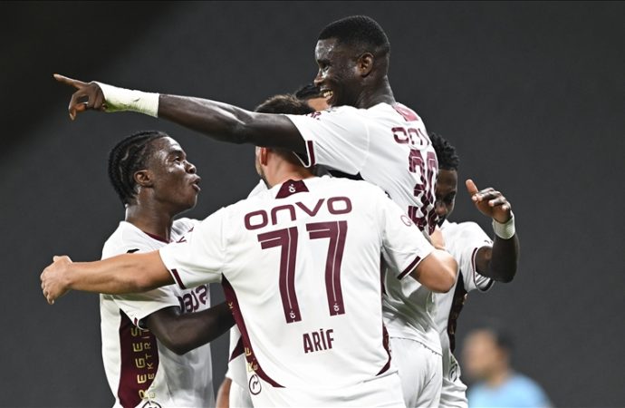 İstanbul’daki gol düellosundan Trabzon galip çıktı