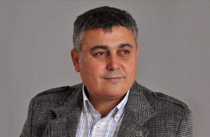 Antalya’nın Aksu ilçesi Belediye Başkanı İsa Yıldırım ilçe başkanına kızdı CHP’den istifa etti