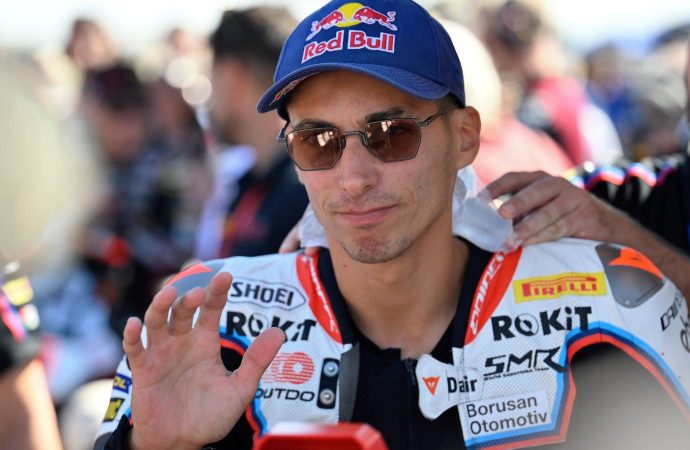 Toprak Razgatlıoğlu, Superbike İspanya ayağının ilk yarışını kazandı