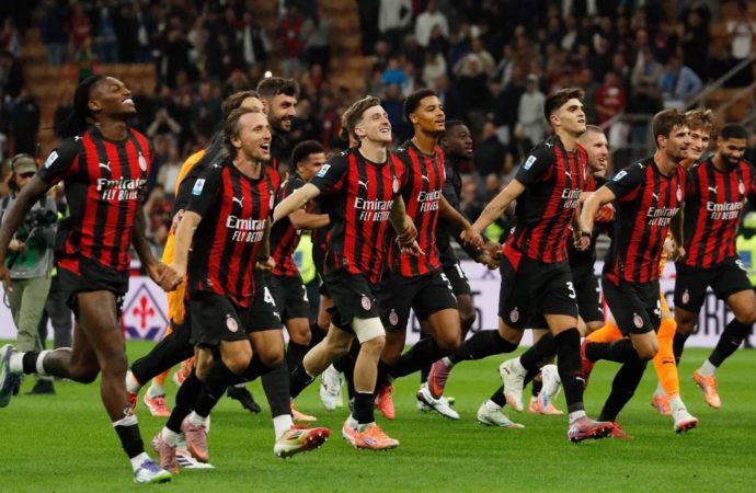 Milan, Napoli’yi devirdi, liderliğe yükseldi