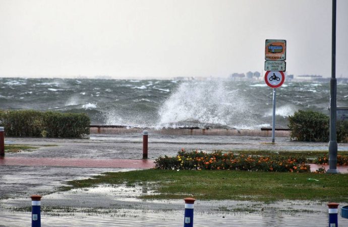 İzmir’de 121 gün sonra yağmur yağdı