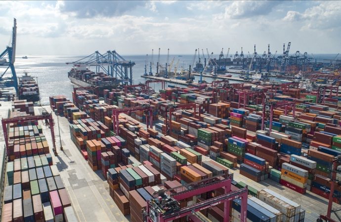 Ağustosta ihracat azaldı, ithalat daha da fazla azaldı