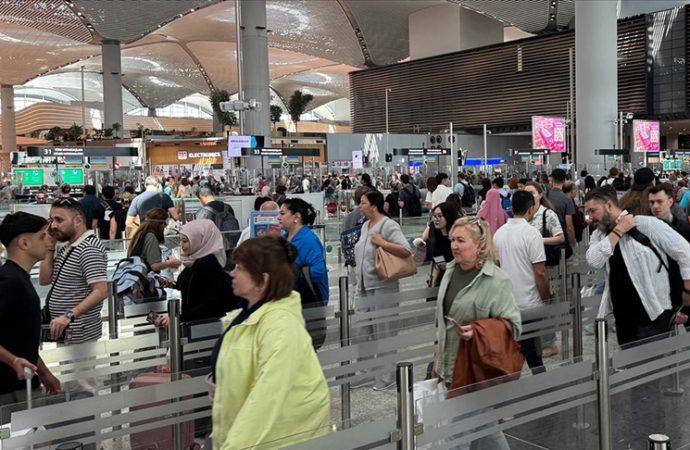 İstanbul’daki havalimanlarında uçan yolcu sayısı Türkiye nüfusunu aştı