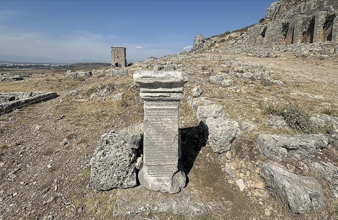 R omalı hayırsever bir kadının mezarı Antalya’da bulundu