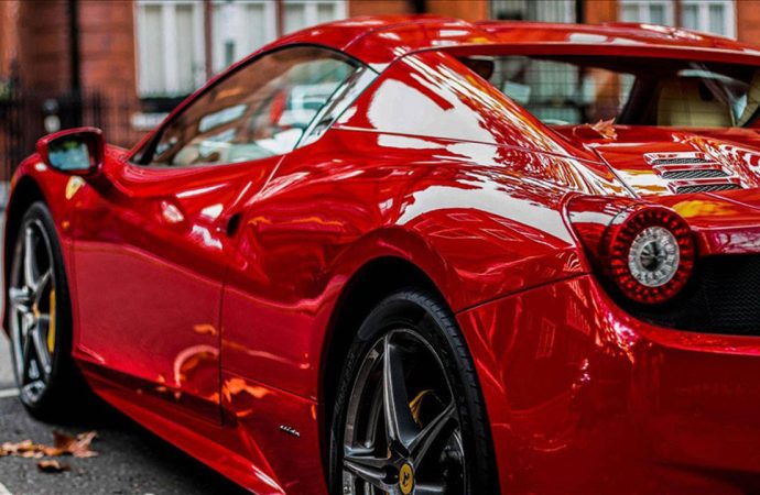 Bütün haber sitelerini peşine takan çok tuhaf bir haber: Maliye, “T” plakalı Ferrari peşindeymiş