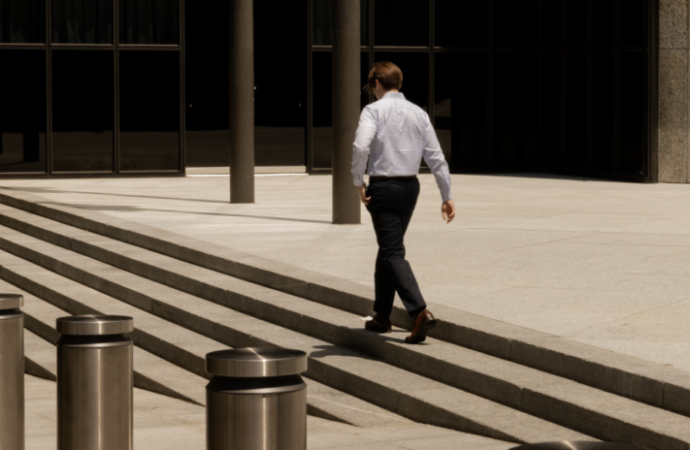 Yapay zeka, Amerika’da beyaz yakalı işleri yok etmeye başladı bile