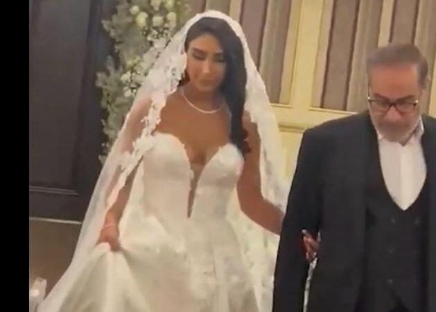 İsrail’in yıkamadığı molla rejimini dekolte bir gelinlik fena halde sallıyor