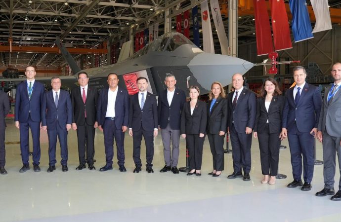 Özgür Özel’den Kaan’a destek