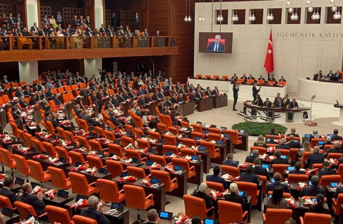 CHP sıraları boş kaldı; Erdoğan ‘meşruiyet’ sessizliğini bozdu