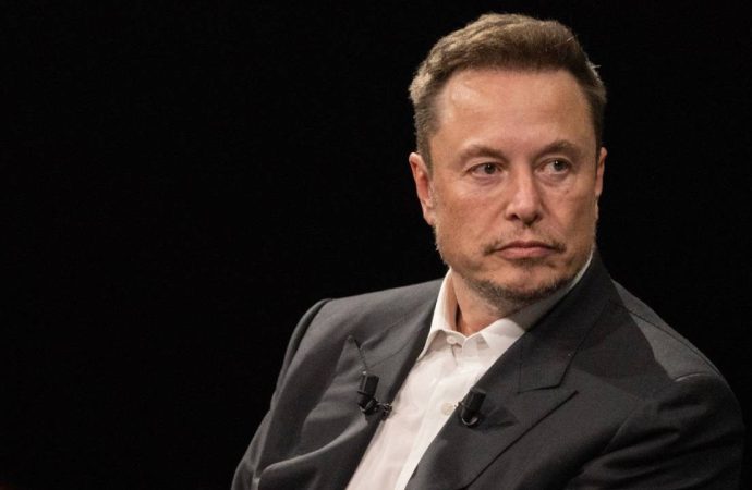 Elon Musk yine rekor kırdı: Serveti 500 milyar dolara ulaştı
