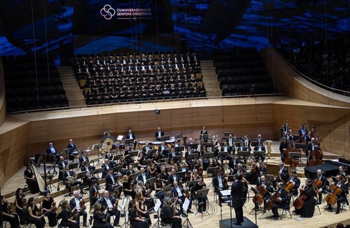 CSO konserinde tarihe yolculuk