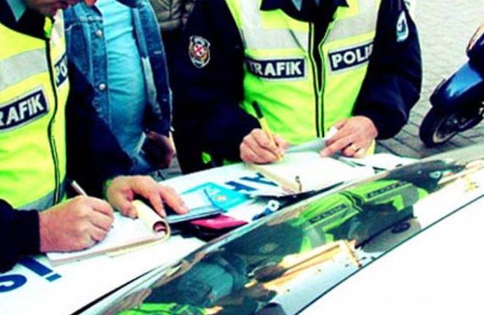 Trafik cezaları artıyor: Direksiyonda cep telefonuyla konuşan yandı