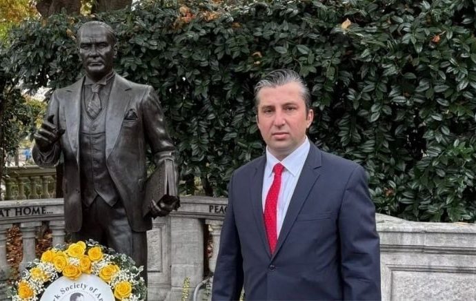 CHP’nin eski ABD Temsilcisi Yurter Özcan, partisinden 1,6 milyon dolar istiyor