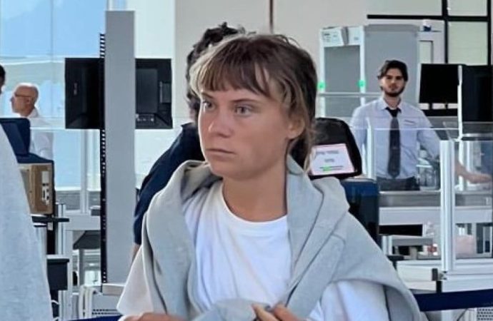 Greta Thunberg ve 170 aktivist sınır dışı edildi