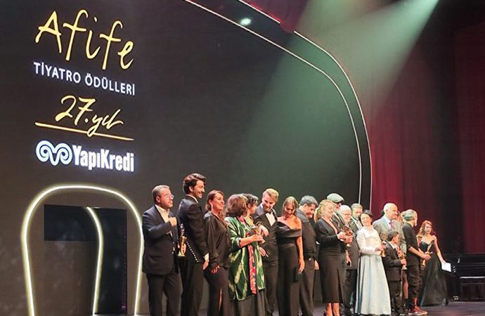 27.  Afife Tiyatro Ödülleri sahiplerini buldu: Törende Tamer Karadağlı protestosu