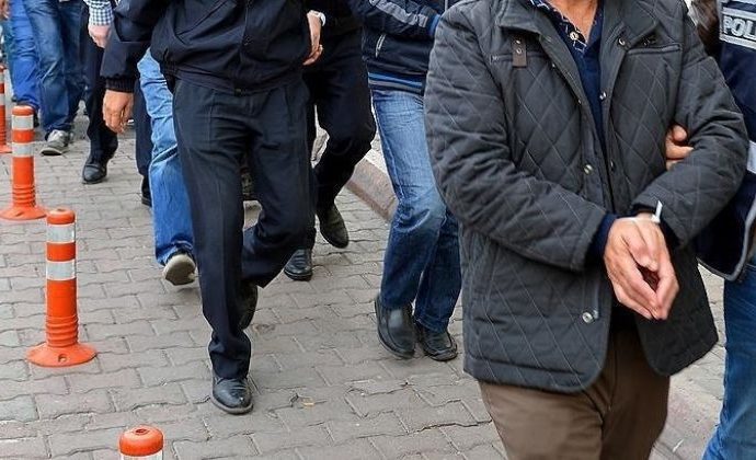 Ünlü turizmcilere kara para gözaltısı