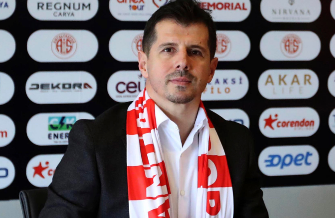 Emre Belözoğlu, Antalyaspor’dan istifa etti