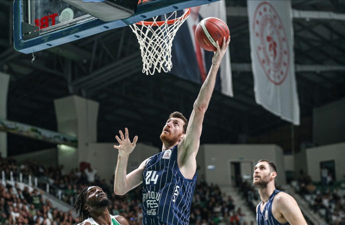 Anadolu Efes Avrupa Ligi’nde yarın Partizan’a konuk olacak