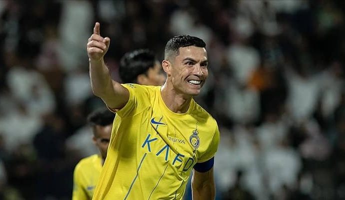 İlk milyarder futbolcu Ronaldo