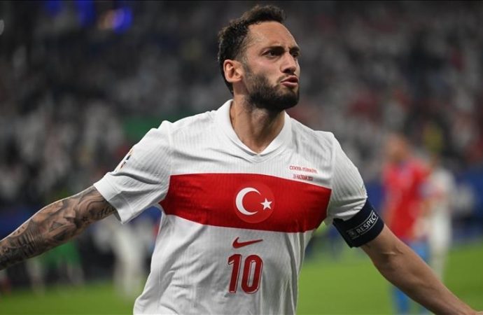 Hakan Çalhanoğlu A Milli Takım formasıyla ‘dalya’ diyecek