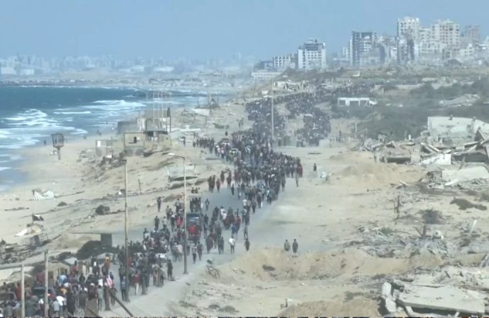 Yüz binlerce Filistinli eve yürüyerek dönüyor