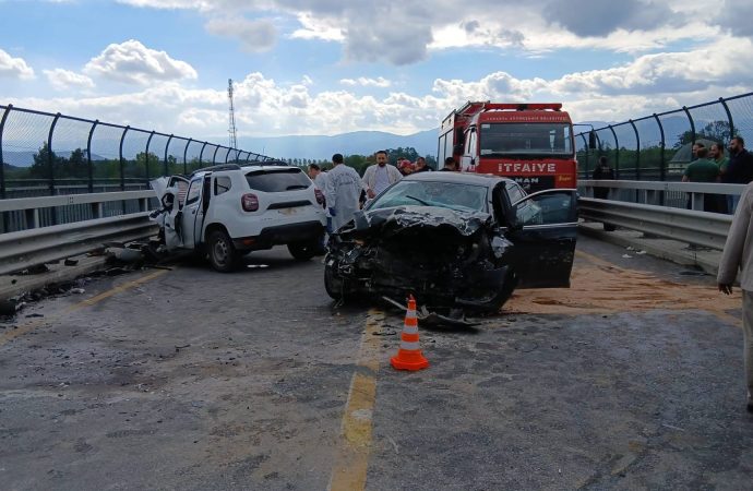 Jandarma aracı otomobille çarpıştı: İki şehit