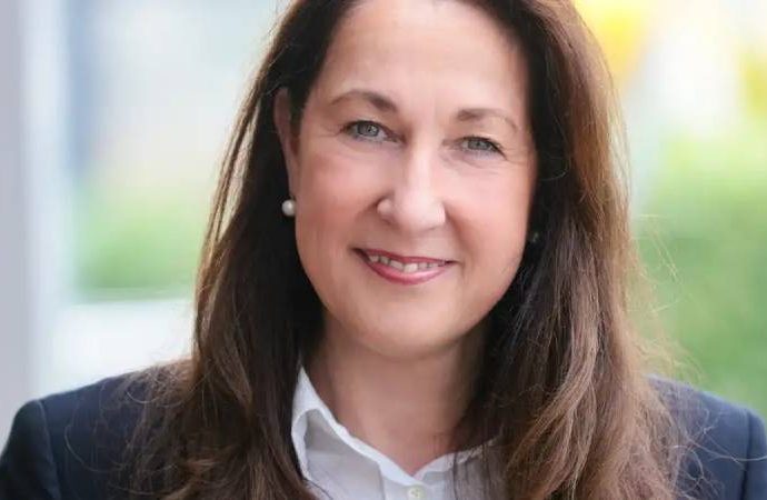 Alman belediye başkanını kızı bıçaklamış