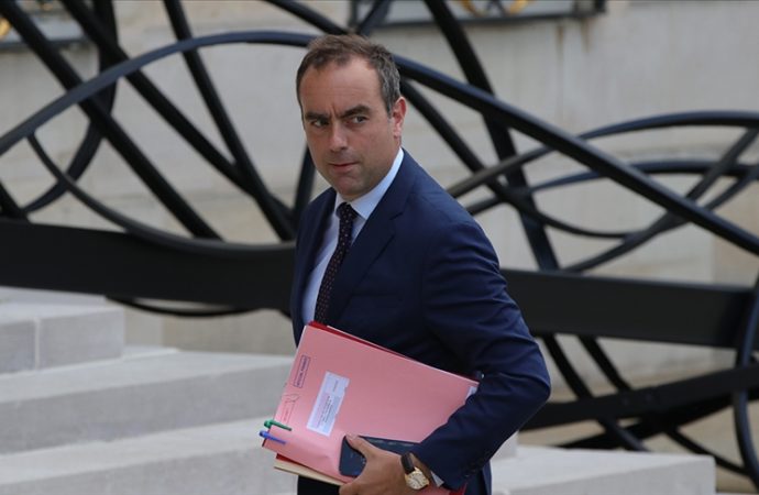 Macron, istifa eden Lecornu’yu yeniden başbakan olarak atadı