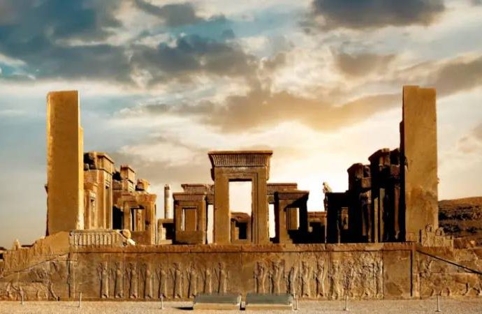 Persepolis: 2500 yıldır ayakta, ama artık çöküyor