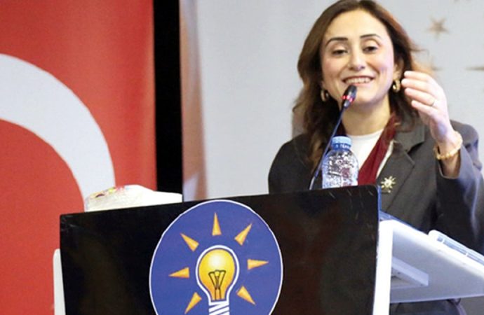 Bunu da gördük: Ak Partili hakkında ‘Yasak aşk’ haberi yapan gazeteci gözaltına alındı