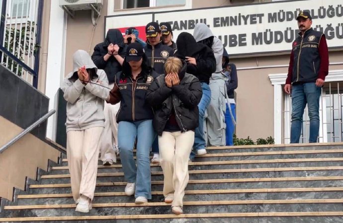 Falcılar “Sana zengin kısmet geliyor” diyerek fuhuşa yönlendirdiler: 20 şüpheliden 16’sı tutuklandı
