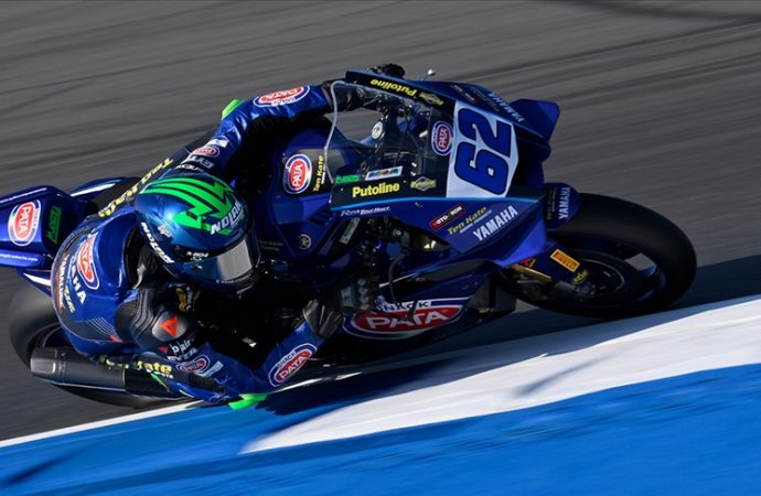 2025 Dünya Supersport şampiyonu İtalyan Stefano Manzi