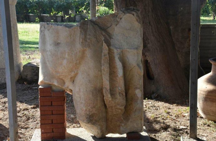 Smyrna’da 1800 yıllık heykel gövdesi bulundu: İmparator Hadrianus’a ait olabilir