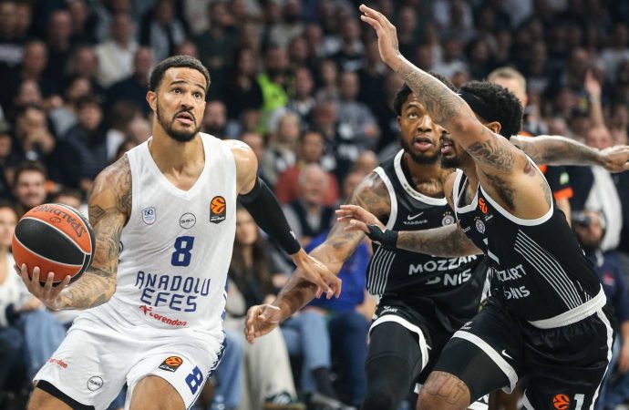 Anadolu Efes, Olympiakos deplasmanında