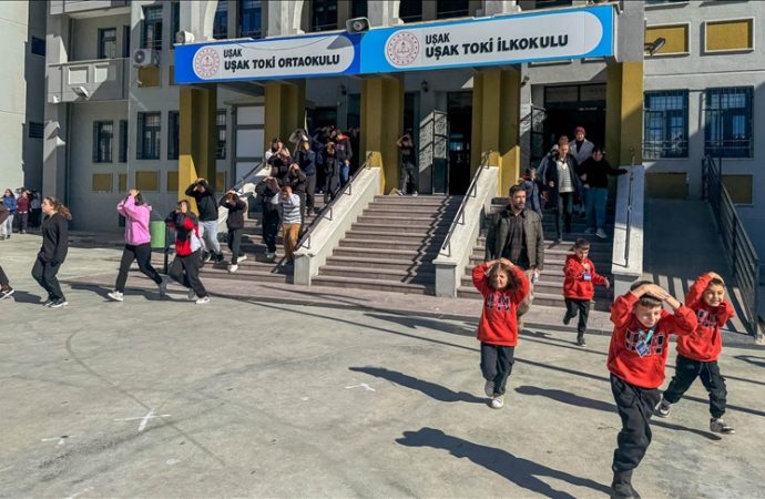 Okullarda eş zamanlı afet tatbikatı