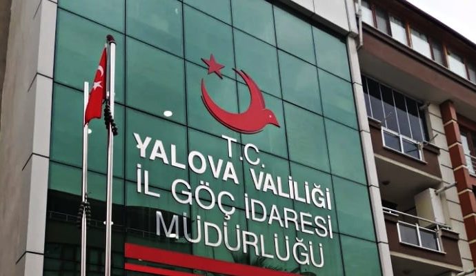 Göç idaresinde rüşvet ve sahtecilik soruşturması: Müdür ve yedi kişi gözaltında
