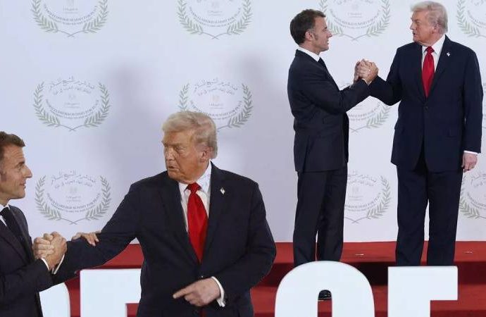 Trump ve Macron’un bilek güreşi: 26 saniye ne konuştular?