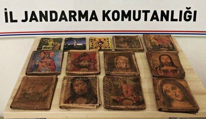 13 el yazması kitaba el kondu: Değeri 6 milyon dolar