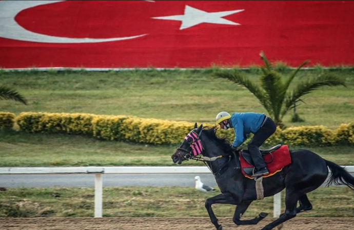 At yarışında 18 milyon TL ikramiye kazandı