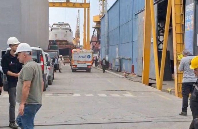 Tuzla’da tersanede patlama: Ölü ve yaralılar var