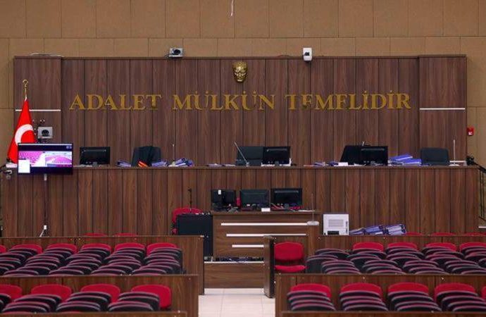 Anne baba dört yıldır mahkemede savaşıyor, olan 7 yaşındaki micik kıza oluyor!