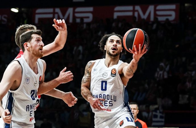 Anadolu Efes eski hocasının takımını ağırlıyor
