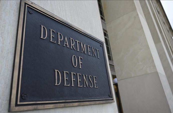 Pentagon’un yeni basın kurallarını reddeden gazeteciler, bakanlık binasındaki ofislerini boşaltıyor