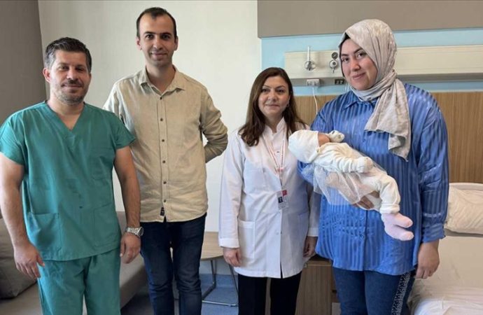 20 günlük Eylül bebeğe ‘iman tahtası’ yapıldı