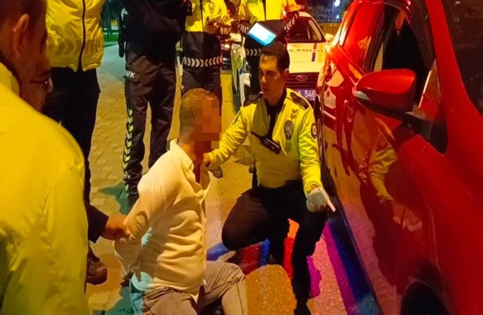 ‘Amcam MİT’te’ diyen sarhoş sürücü gözaltında