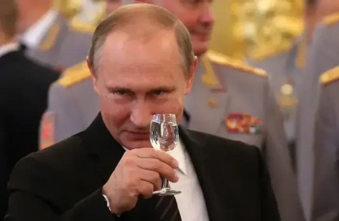 Rus gazeteci kaçtı, Putin’in haremini ortaya çıkardı
