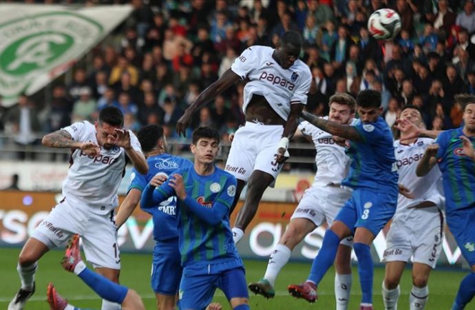 Trabzonspor, Rize’den mutlu dönüyor