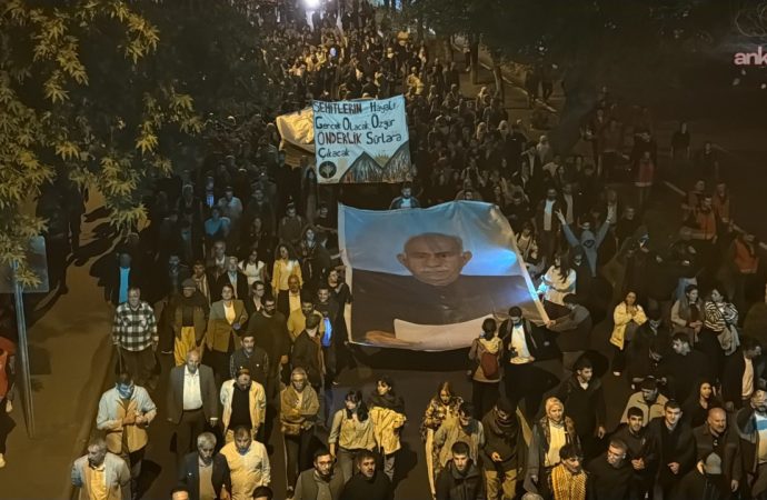 Diyarbakır’da “Öcalan’a özgürlük” yürüyüşüne biber gazlı müdahale