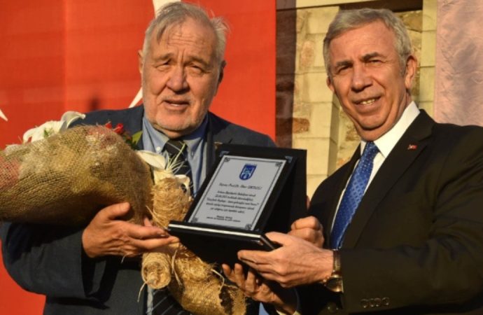 İlber Ortaylı: Mansur Yavaş’la uğraşan yanlış yapar